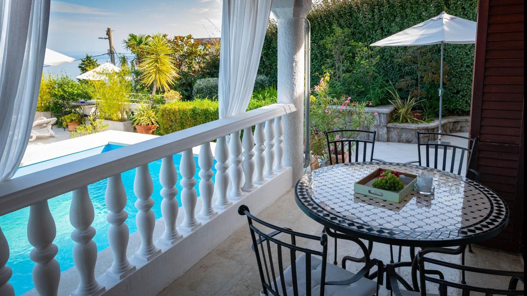 Family Friendly Apartments With A Swimming Pool Lovran, Opatija - 14178 Екстериор снимка